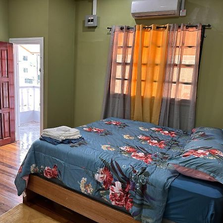 Hollywood Guesthouse Джорджтаун Екстериор снимка