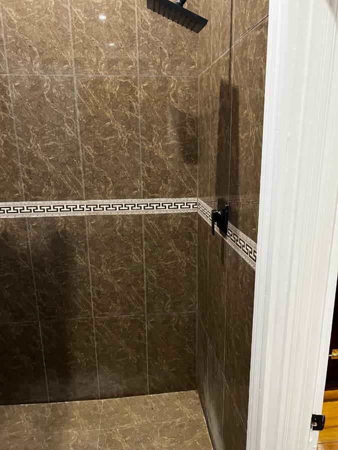 Hollywood Guesthouse Джорджтаун Екстериор снимка
