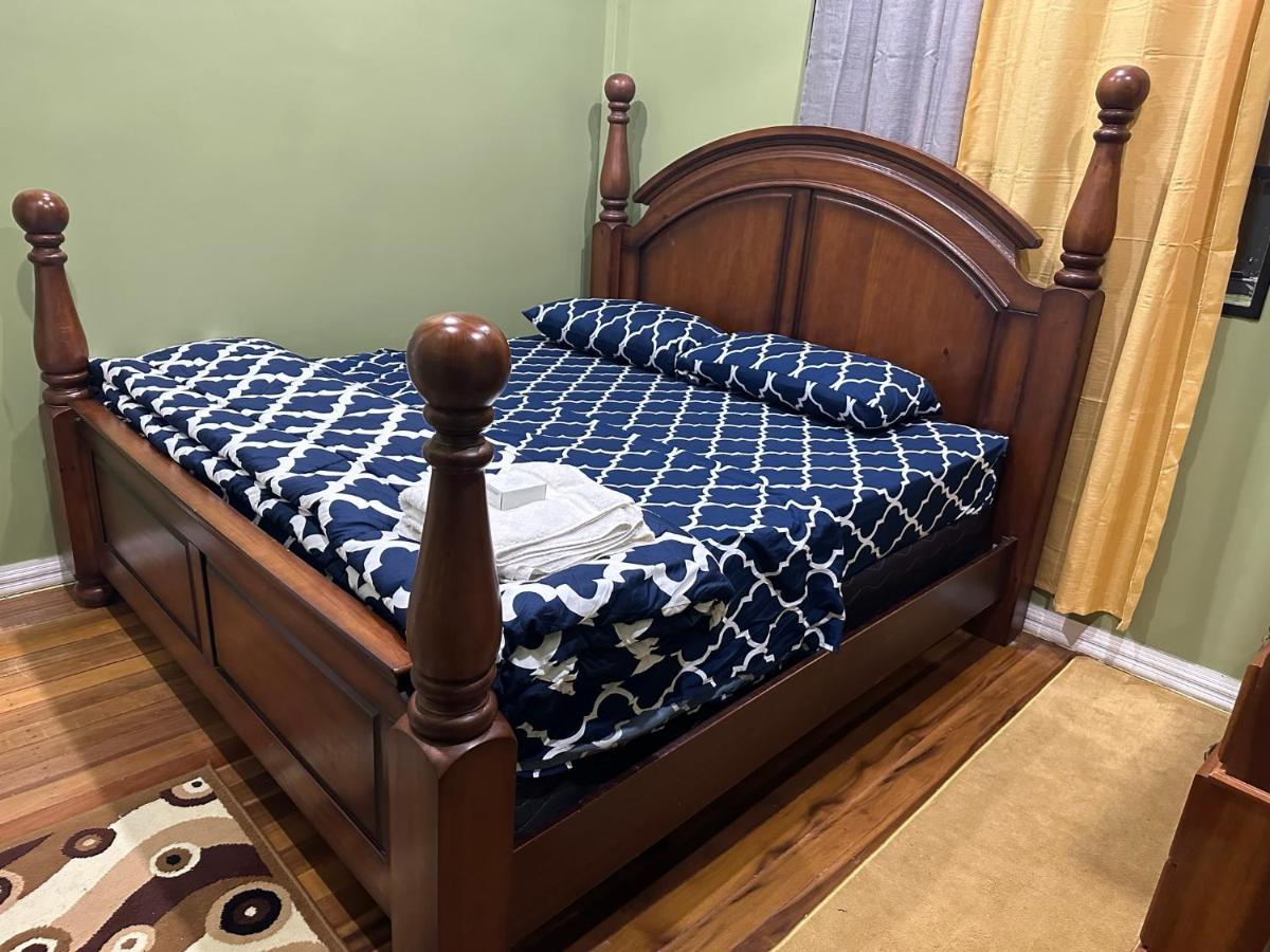 Hollywood Guesthouse Джорджтаун Екстериор снимка